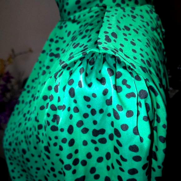 NWT Scoop NYC Vibrant Green Feminine Peplum Polkadot Ruffle Keyhole Blouse - Picture 9 of 12